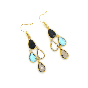 Boucles d'oreilles pendantes bohèmes à fleurs multi-pierres |   Cristal d'onyx noir, quartz bleu, topaze, quartz fumé |   Plaqué or 18 carats sur nickel - Product Image 2