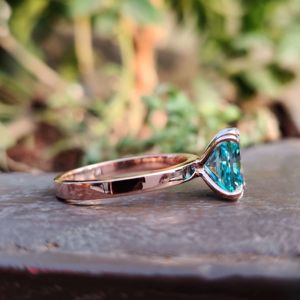 แหวน2.00CT โตจากแล็บสีฟ้าสดใสทำจากเงินสเตอร์ลิง925พร้อมง่ามแบบกรงเล็บคู่สำหรับเธอ - Product Image 6