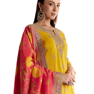 Vente en gros de vêtements ethniques pour femmes tenue de festival personnalisée en usine OEM Kurta en tissu jaune serti de palazzo Zari et de fleurs Dupatta - Product Image 4