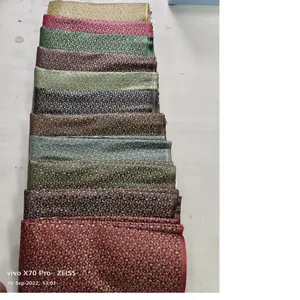 Tecidos de seda feito sob encomenda da brocada em uma enorme variedade de várias cores ideal para designers de roupas e lojas de tecido para resale