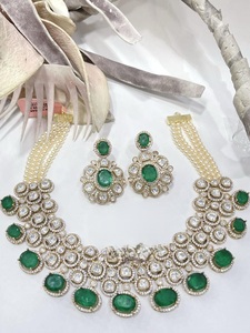 Superbe collier en laiton plaqué or Moissanite et ensemble de boucles d'oreilles pour femmes et filles occasion de mariage - Product Image 2