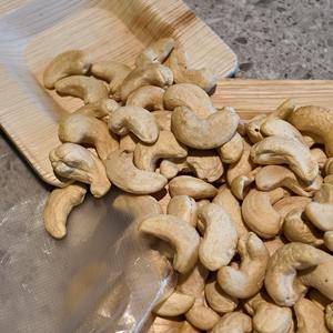 Natural White Cashew Nuts W180 High Quality With USDA / EU Organic <b>Certification</b> For Snack <b>Production</b> and Food Industry Use - Product Image 4