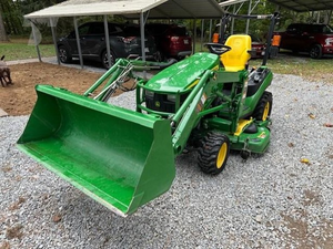 Tractores John Deere 1025R de 24 HP, 4x4, subcompactos, con pocas horas de uso, 30/40 HP, con cargador frontal y cortadora de césped, en venta. - Product Image 2