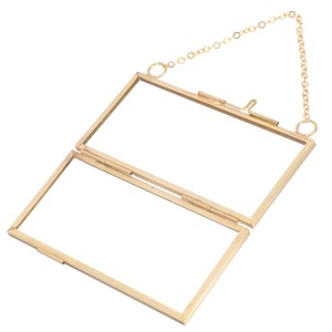 Cadre photo élégant en laiton et métal avec finition polie, parfait pour encadrer des portraits de mariage et des souvenirs précieux - Product Image 2