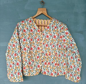 Chaqueta con estampado floral reversible de manga larga acolchada hecha a mano, abrigo de invierno con estampado de bloques de estilo bohemio para primavera - Product Image 1