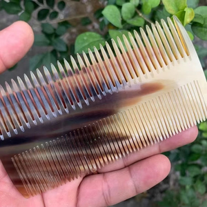 Peigne en corne naturelle fait à la main pour le soin de la barbe, le coiffage des cheveux, peigne multifonctionnel, confortable et durable pour le salon et la maison - Product Image 1