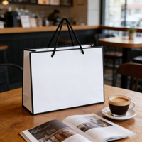 Sac de shopping en carton de luxe imprimé avec logo estampé à chaud, en matériaux recyclés, pour emballage de chaussettes et vêtements, avec ruban, faible MOQ, prix de gros