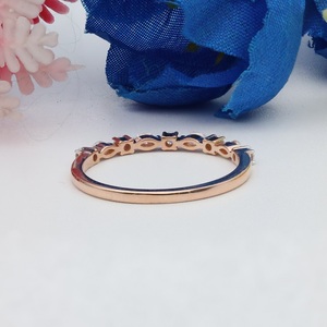 Alliance d'éternité classique en or massif 14k avec diamant rond marquise certifié IGI empilable de vrais diamants - Product Image 3