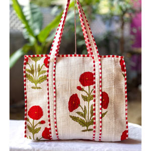 Canvas quilted tote <b>bag</b> with zip closure Luxury quilted tote <b>bag</b> with zipper closure Modern quilted tote <b>bag</b> with zip closure - Product Image 4