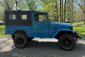 รถแลนด์ครุยเซอร์ FJ43 ปี 1977 ขับเคลื่อน 4 ล้อ SUV พวงมาลัยซ้าย เกียร์ธรรมดา รถคลาสสิกวินเทจ สำหรับขับขี่ออฟโรด คุณภาพส่งออก ทนทาน ใช้งานได้หลากหลาย - Product Image 6