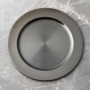 Prix bas en gros personnalisé fabriqué à la main en laiton chargeur assiettes ensemble or fête de mariage décoration nourriture service plateaux et plats - Product Image 6