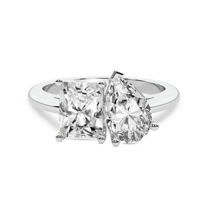 Anillo Vivid Radiant Pear Toi Et Moi con Diamante Cultivado en Laboratorio de 1.00 Ct Tw, Oro Sólido de 14K, Color FG, Claridad VS, 2 Diamantes con Facetas Audaces - Product Image 1