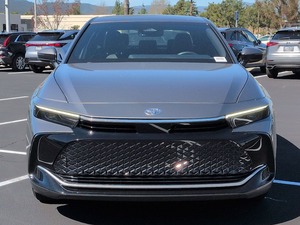 รถยนต์มือสองปี 2023 รุ่น Crown XLE พร้อมสมรรถนะเครื่องยนต์ที่ยอดเยี่ยมและที่นั่งที่สะดวกสบาย - Product Image 3