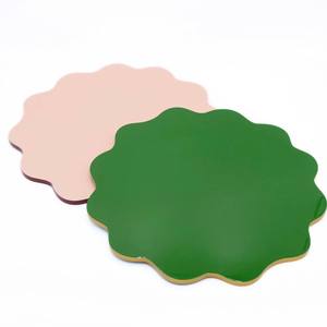 Napperons de mariage élégants Laque rose ronde brillante avec bord festonné Parfait pour les événements et la décoration de salle à manger - Product Image 5