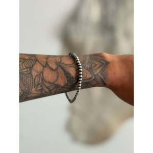 Pulsera Elástica de Perlas Navajo de 4mm Hechas a Máquina con Pendientes de Plata Esterlina - Categoría de Producto - Product Image 2