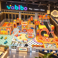Aire de jeux intérieure commerciale géante avec piscine à balles, triple toboggan, bassin rotatif, terrains de trampoline et pods de jeu interactifs Vabibo TL050-03