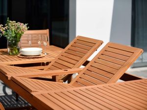 Ensemble de table et chaises de jardin ARDENA en bois, chaises modernes confortables et robustes, style farmhouse, pour cour, salon, extérieur, parc, hôtel, villa - Product Image 2