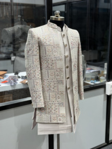 Traje de Boda para Hombre Sherwani de Lujo con Bordado en Color Marfil de Dev Darshan Fashion - Diseño Hecho a Mano de Secado Rápido para Todas las Temporadas, Estilo Indio - Product Image 4