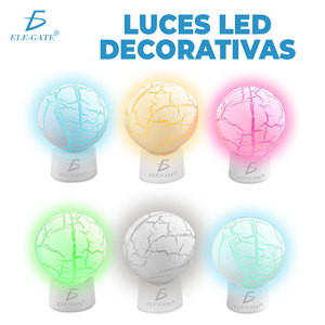 Set Moderno di 6 Globi di Neve Luminosi Natalizi in Plastica, Design in Diversi Colori - Product Image 2