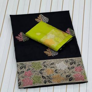 Sari de Seda Dola Pesada VASTRA COTTAGE con Tejido Meenakari Zari, Borde de Pallu con Zari Enriquecido, Blusa con Contraste para Mujer - Product Image 1