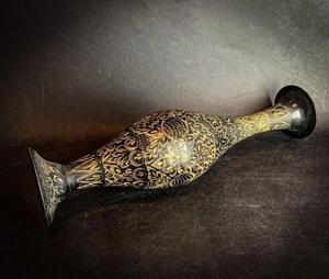 Jarrón de latón decorativo vintage con diseño floral acrílico esmaltado negro y dorado decoración del hogar o regalo de metal precio razonable - Product Image 2