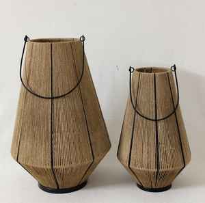 Lámpara de Mesa Moderna de Metal y Tela, Centro de Mesa Creativo y Artístico, Hecho a Mano, Personalizable para Navidad, Sala de Estar, Decoración del Hogar - Product Image 1