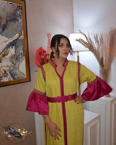 Caftan en soie moutarde et magenta Vêtements musulmans marocains respirants avec manches fantaisie Robe décontractée impressionnante - Product Image 1
