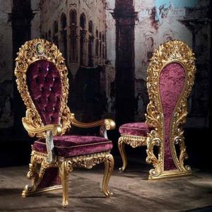 ชุดโต๊ะอาหารสไตล์ยุโรปคลาสสิกหรูหรา รุ่นซาบรีนา ผลิตจากไม้เนื้อแข็ง พร้อมการเคลือบสีทอง สำหรับใช้ในห้องรับประทานอาหาร - Product Image 2