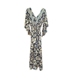 Vestido Maxi Floral en Azul Marino y Crema de Seda Viscosa - Product Image 2