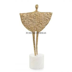 Métal luxueux fini en bois fait Sculpture de créateur élégante fantaisie avec base enduite de poudre de couleur noire à un prix impressionnant - Product Image 4