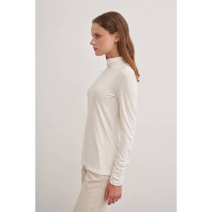 Blusa de punto color blanco roto con detalle fruncido y cuello con lazo para mujer - Product Image 3