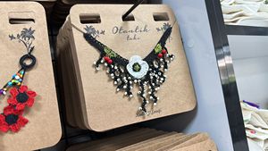 Collares de Algodón Hechos a Mano DAFNI BIG PAZAR para Ocasiones Especiales - Product Image 4