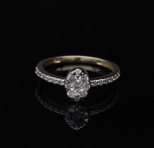 แหวนเพชรธรรมชาติสีขาว14K ที่สวยงามพร้อมห่วงตรงกลางทรงรีและสายประดับเพชรเพื่อความสวยงามและมีเสน่ห์เหนือกาลเวลา - Product Image 6