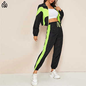 Chándal cortavientos de dos piezas personalizado de alta calidad para mujer, chaquetas cortavientos de diseño estampado de ejercicio ligero - Product Image 3