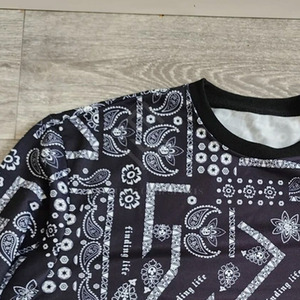 เสื้อสเวตเชิ้ตผู้ชายคุณภาพสูงแบบกำหนดเองสำหรับฤดูหนาว ผ้าฟลีซเนื้อนุ่ม ระบายอากาศได้ดี เป็นมิตรกับสิ่งแวดล้อม ผลิตจากผ้าฝ้าย/โพลีเอสเตอร์ คอกลม - Product Image 2