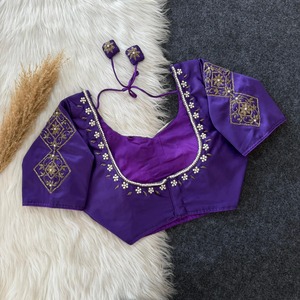 Magnifique haut court tissé pour mariage d'hiver, orné de broderies Zardosi faites à la main, de perles et de détails Kardana sur toute la surface. - Product Image 2