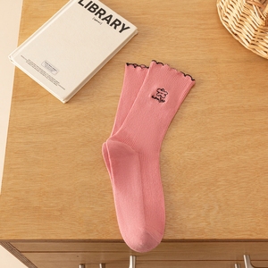 Chaussettes décontractées de style coréen pour femmes, fleurs brodées, tube moyen en coton doux avec manchette à froufrous, respirantes et mignonnes pour un usage quotidien - Product Image 2