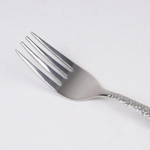 Collection fourche argentée à poignée texturée créée pour les réceptions de mariage buffet se propage à la maison hôtels à manger et service d'événements - Product Image 3