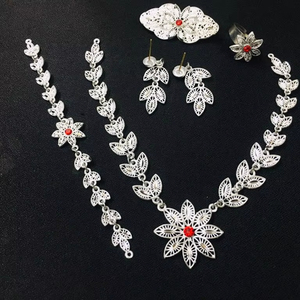 Ensemble de boucles d'oreilles collier en plaqué or 24 carats d'inspiration italienne directement expédié USA France Espagne Turquie Comores Mayotte - Product Image 1