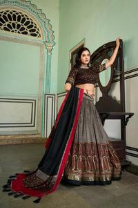Lehenga choli & dupatta ด้วยกระดาษฟอยล์พิมพ์งานน่าสนใจเครื่องแต่งกายแฟชั่นที่กำลังมาแรง - Product Image 2