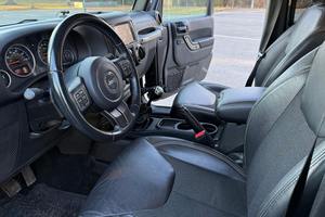 Jeep Wrangler Unlimited Sahara 4x4 2016 Usado en Buen Estado, Edición 75 Aniversario, Transmisión Manual de 6 Velocidades - Product Image 3