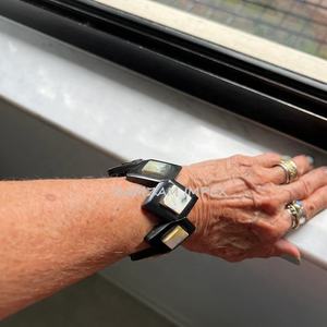 Bracelet extensible en corne de buffle fait main Bracelet en corne polie naturelle et écologique pour un style de bijoux durable à la mode - Product Image 2