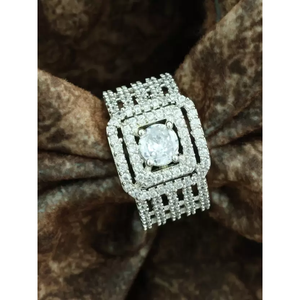 Bagues en cristal AD sophistiquées, beauté classique avec une touche moderne - Product Image 1