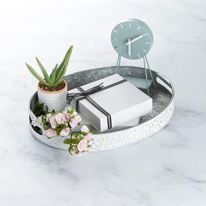 Plateau de service en fer blanc galvanisé avec poignées et motif floral vintage pour la maison et l'hôtel - Product Image 2