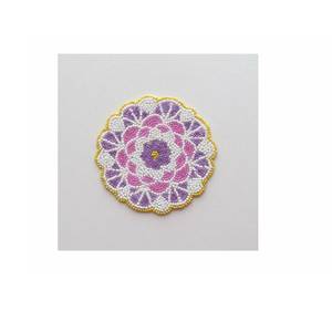 Sous-verre perlé en verre fraise fait à la main dernière conception sous-verre décoratif moderne pour table basse - Product Image 3