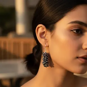 ต่างหูเงินแท้ 925 ประดับมุกดำทรงกลุ่ม - Product Image 1