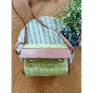 Handwoven Bohemian Clutch Sling Green Embroidered Warli Art Pearl Decoration Suede Straw Material Lady Fashion <b>Bag</b> Clasp Closure - Product Image 2