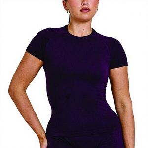 Haut de yoga léger et à séchage rapide pour le printemps, coupe ajustée, manches courtes, idéal pour la course et le fitness - Product Image 1