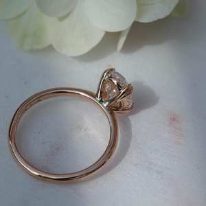 Bague solitaire Moissanite taille ovale 6x8mm | Bague de fiançailles en or rose | Bijoux fins personnalisé argent or OEM - Product Image 2
