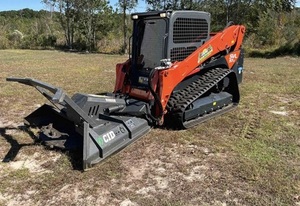 Chargeuse compacte sur chenilles Kubota SVL75-3, capacité de charge nominale de 2 tonnes, équipement de construction - Product Image 1